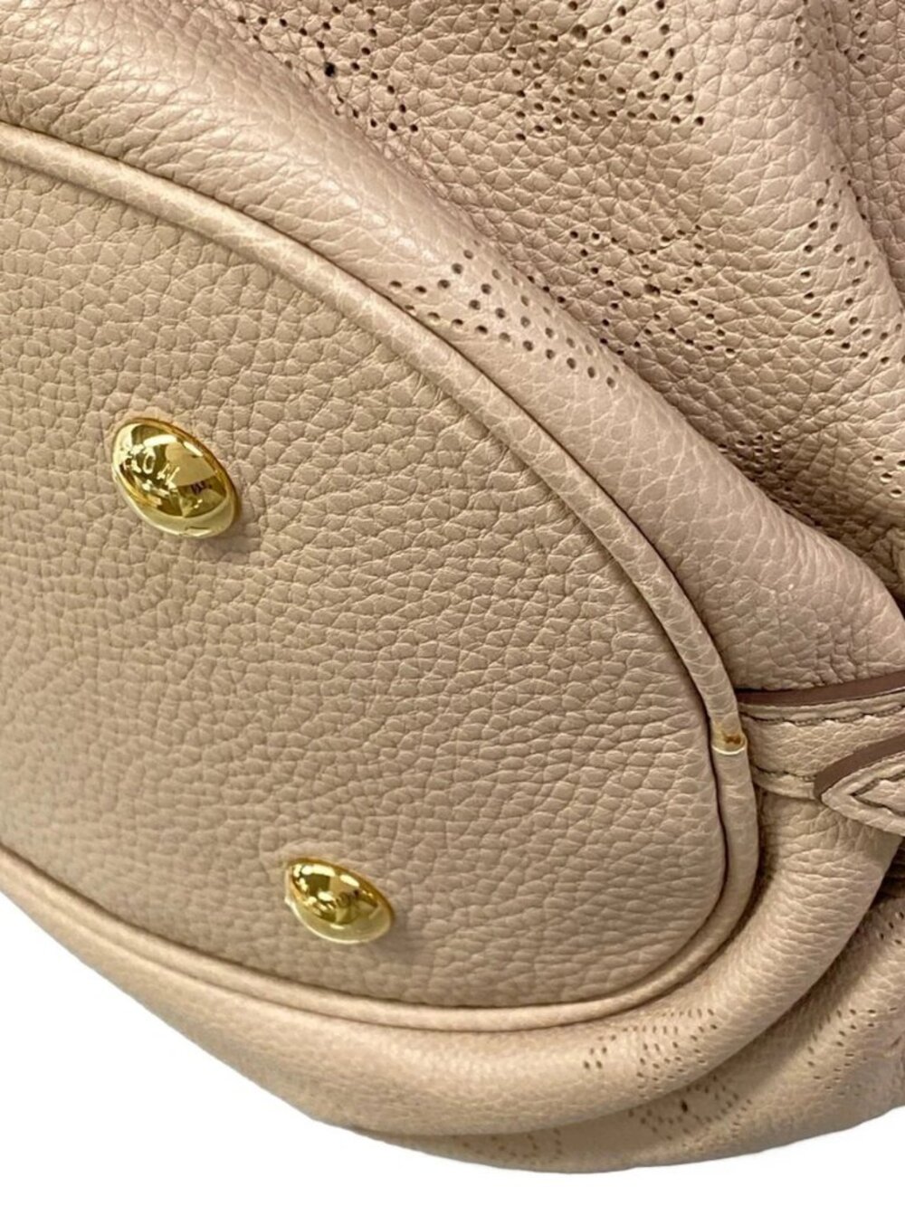 LOUIS VUITTON L M93979 Sable Mahina RC5111 Handbag - Picture 6 of 15